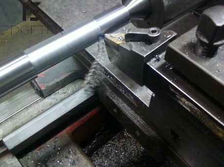 Turning a shaft to size on a lathe